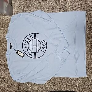New Hilfiger Crew Neck Sweatshirt in men's size XL w/ tags